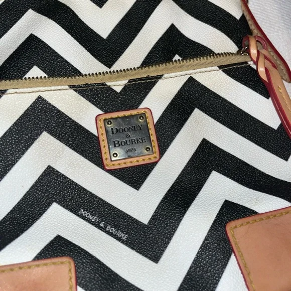 EUC, Dooney & Bourke, Black & White with Camel Chevron Pattern Leather Crossbody - Picture 2 of 14